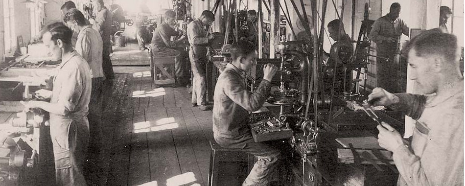 wiek 19, pracownicy firmy victorinox przy pracy