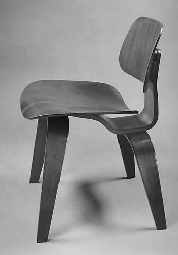 krzesło wykonane ze sklejki